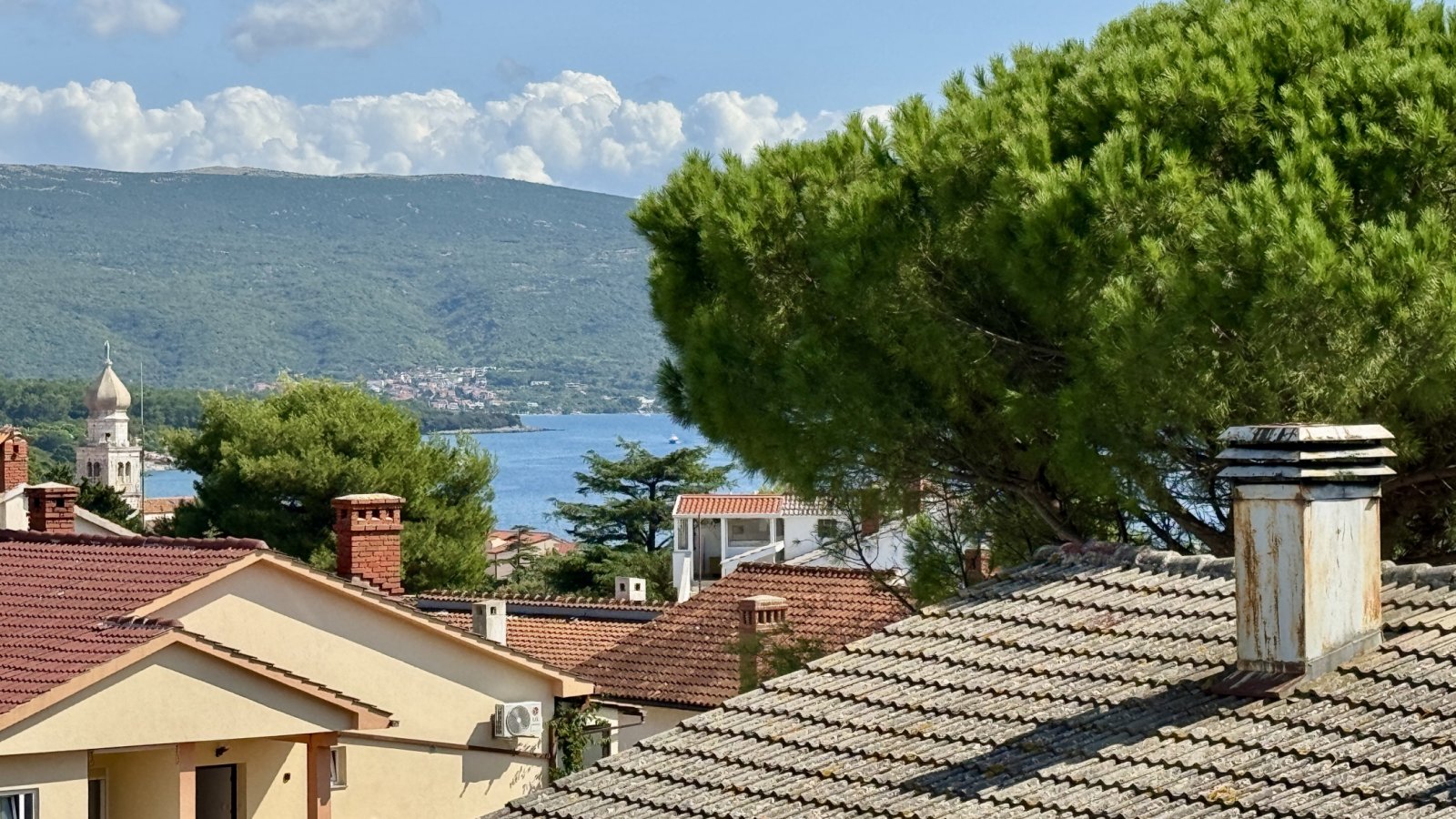 Spacious house with three apartments 350 m from the sea, Krk, Croatia