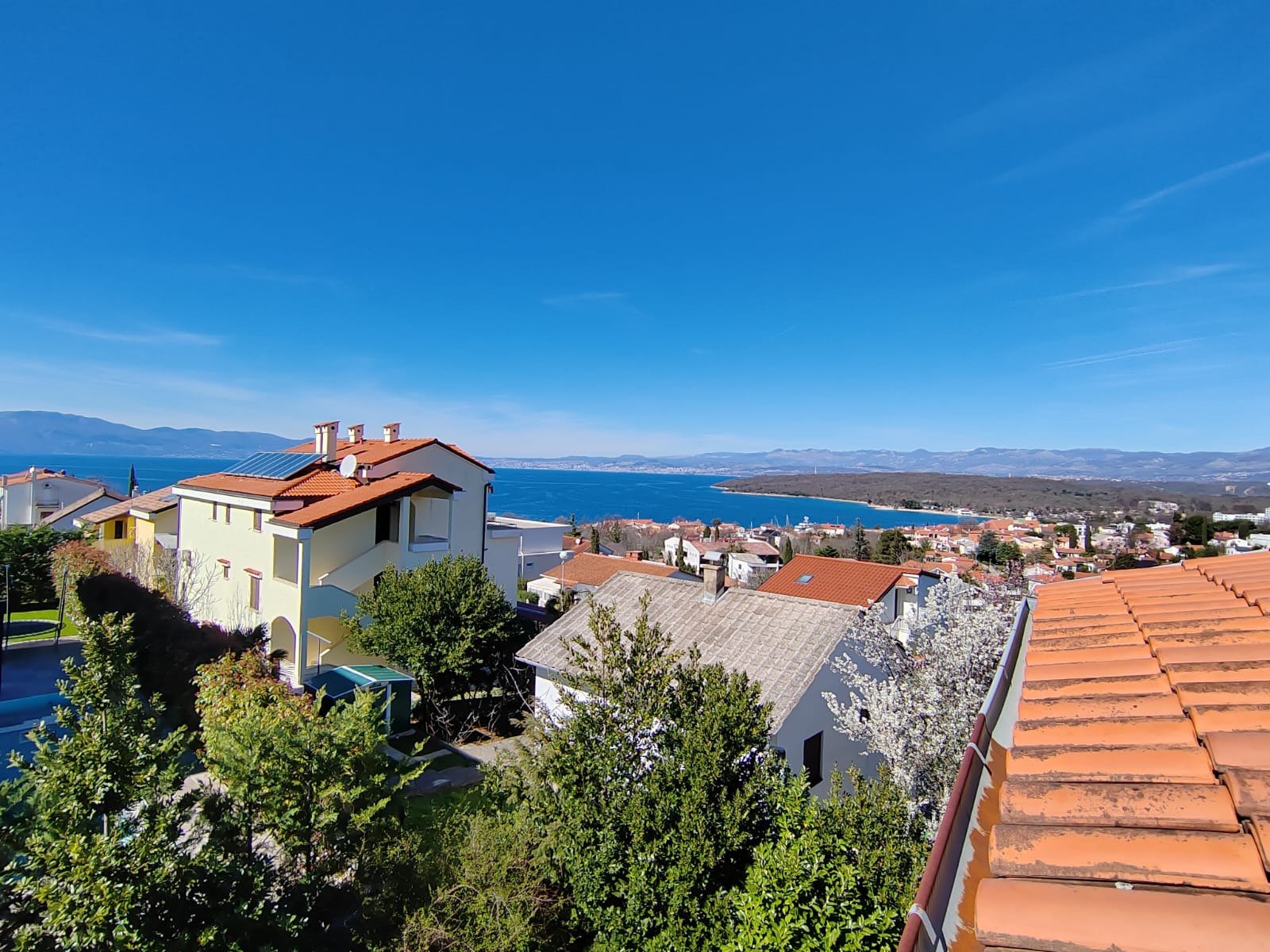 Furnished house with garden and sea view, Njivice, Croatia