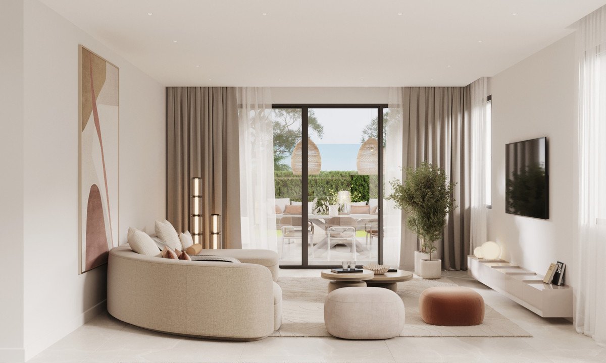 Elegante Erdgeschosswohnung mit Garten in Strandnähe, Estepona, Spanien