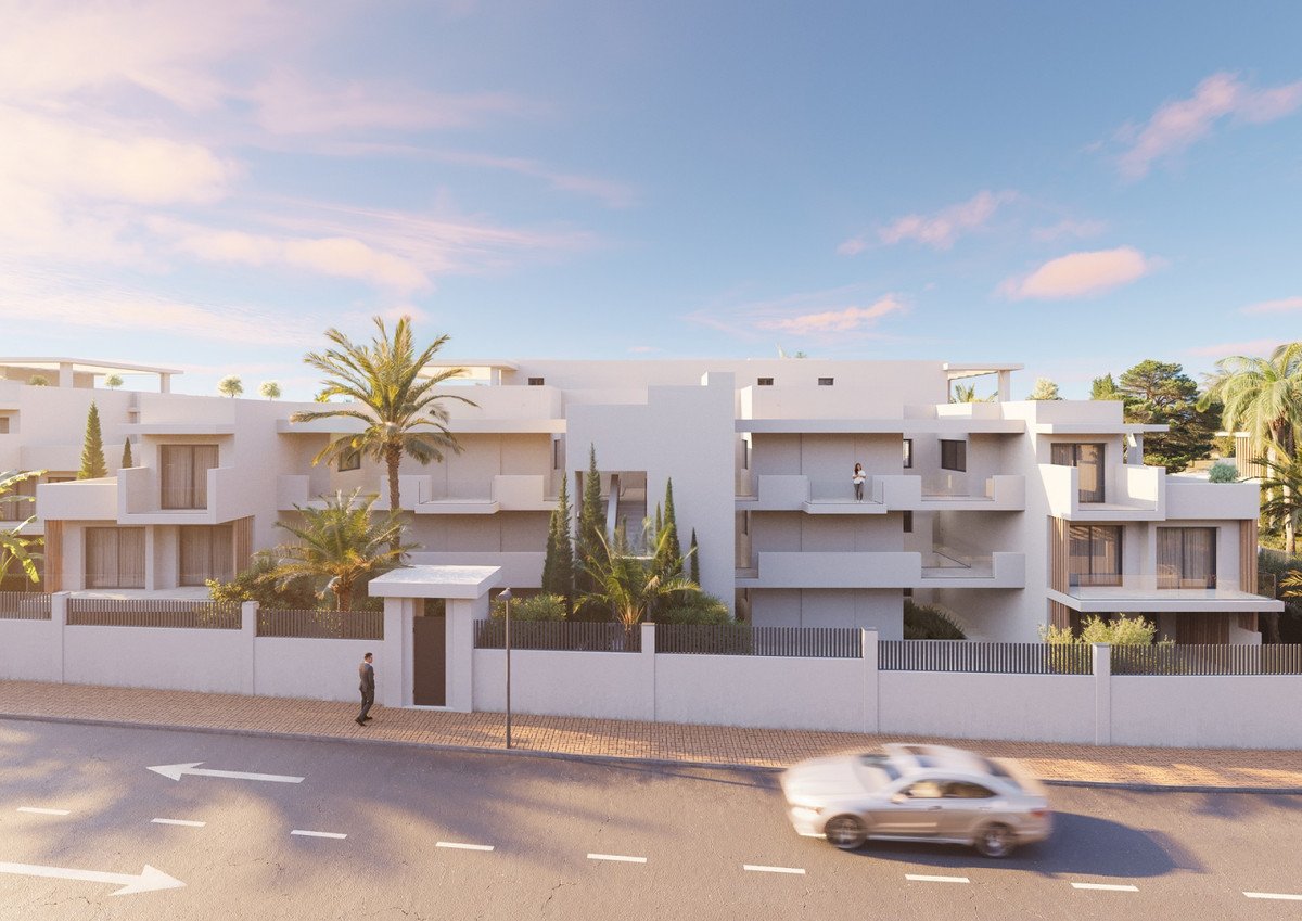 Elegante Erdgeschosswohnung mit Garten in Strandnähe, Estepona, Spanien