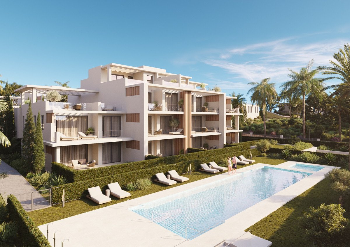 Elegante Erdgeschosswohnung mit Garten in Strandnähe, Estepona, Spanien
