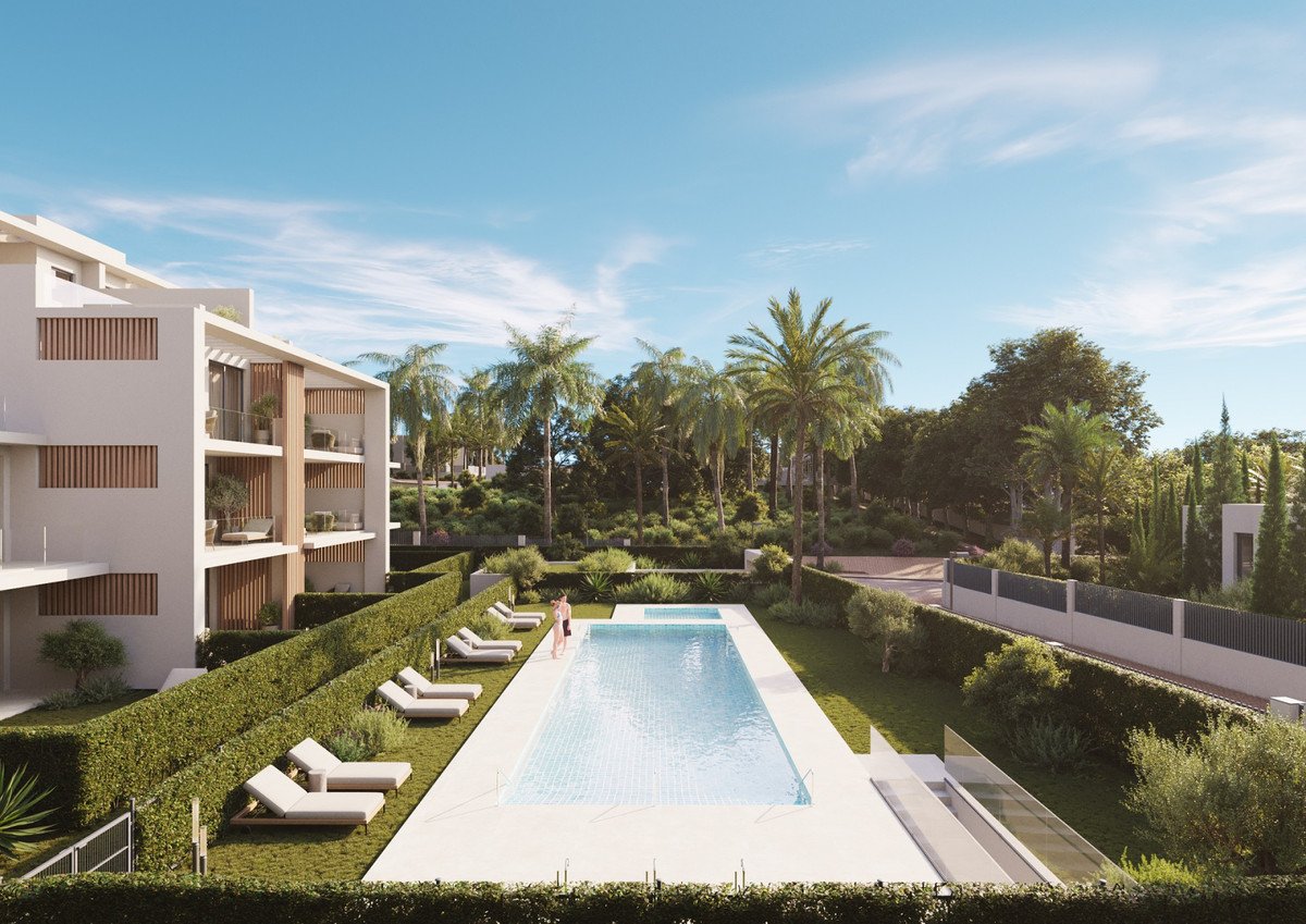 Elegante Erdgeschosswohnung mit Garten in Strandnähe, Estepona, Spanien