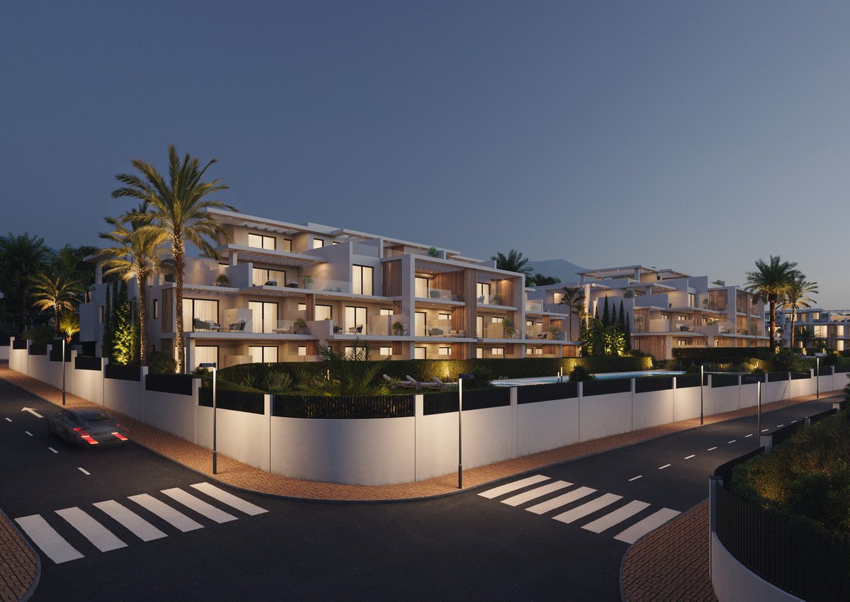 Elegante Erdgeschosswohnung mit Garten in Strandnähe, Estepona, Spanien
