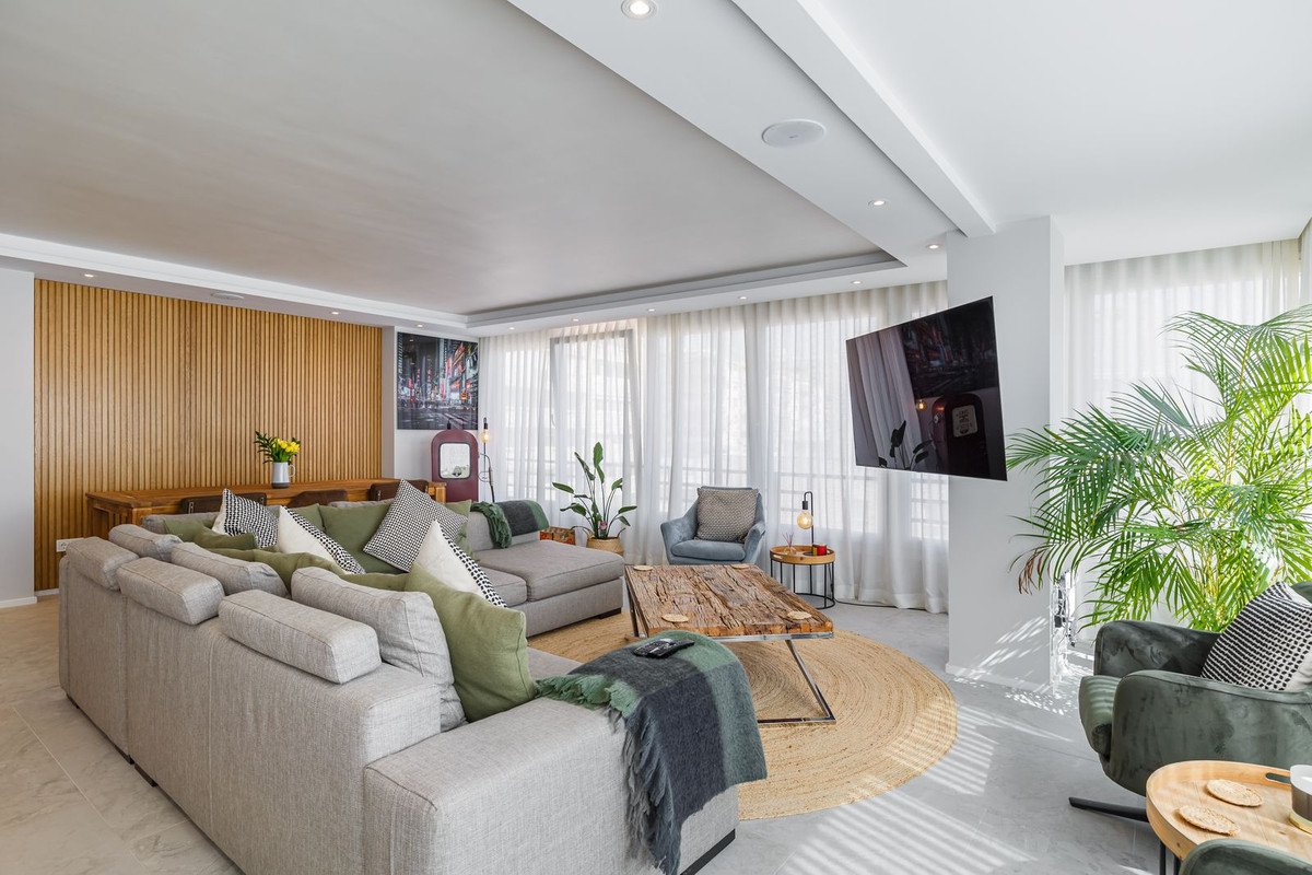 Exclusive 4-bedroom apartment in the center, Marbella, Spain