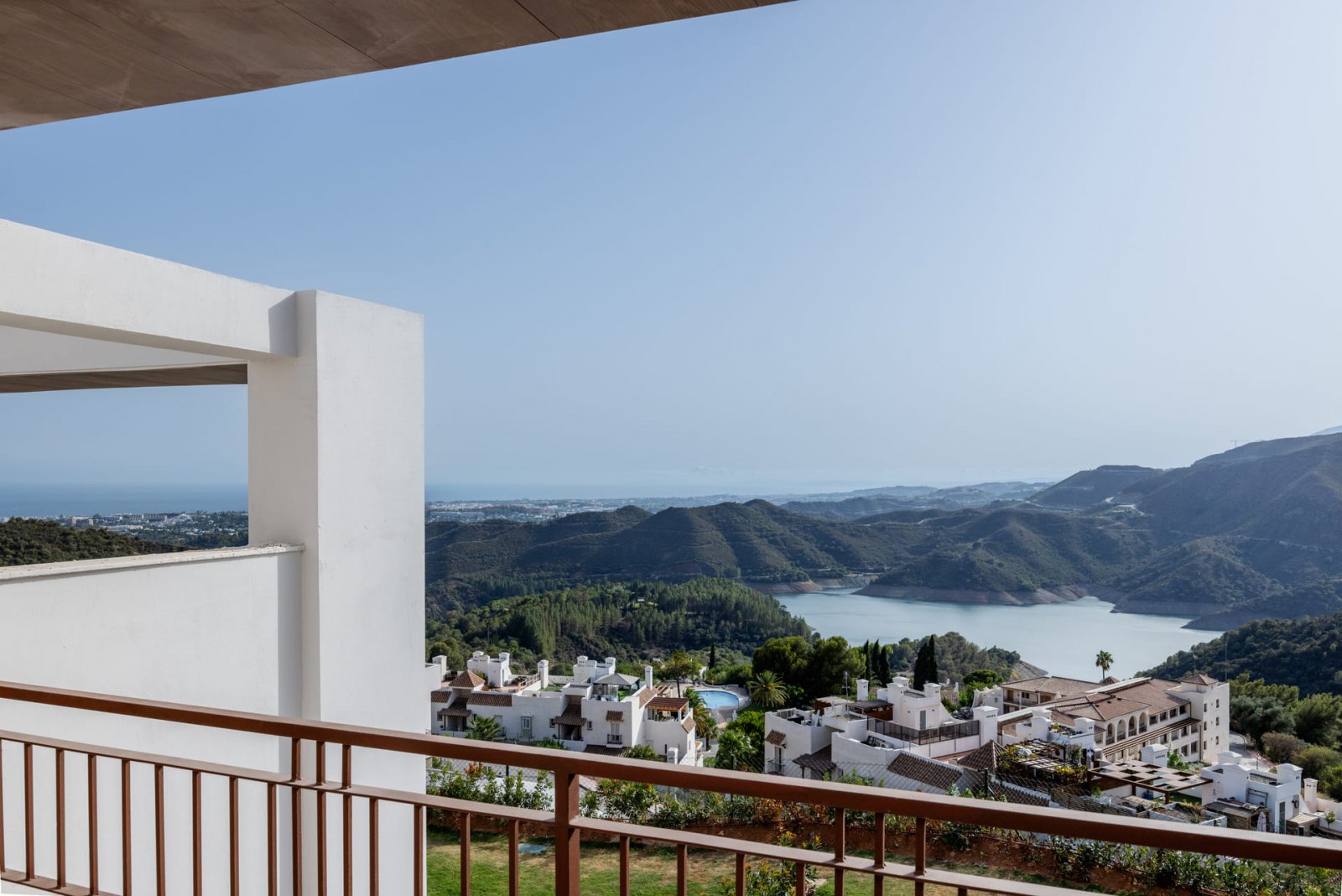 Elegant townhouse with sea views, Cerros del Lago