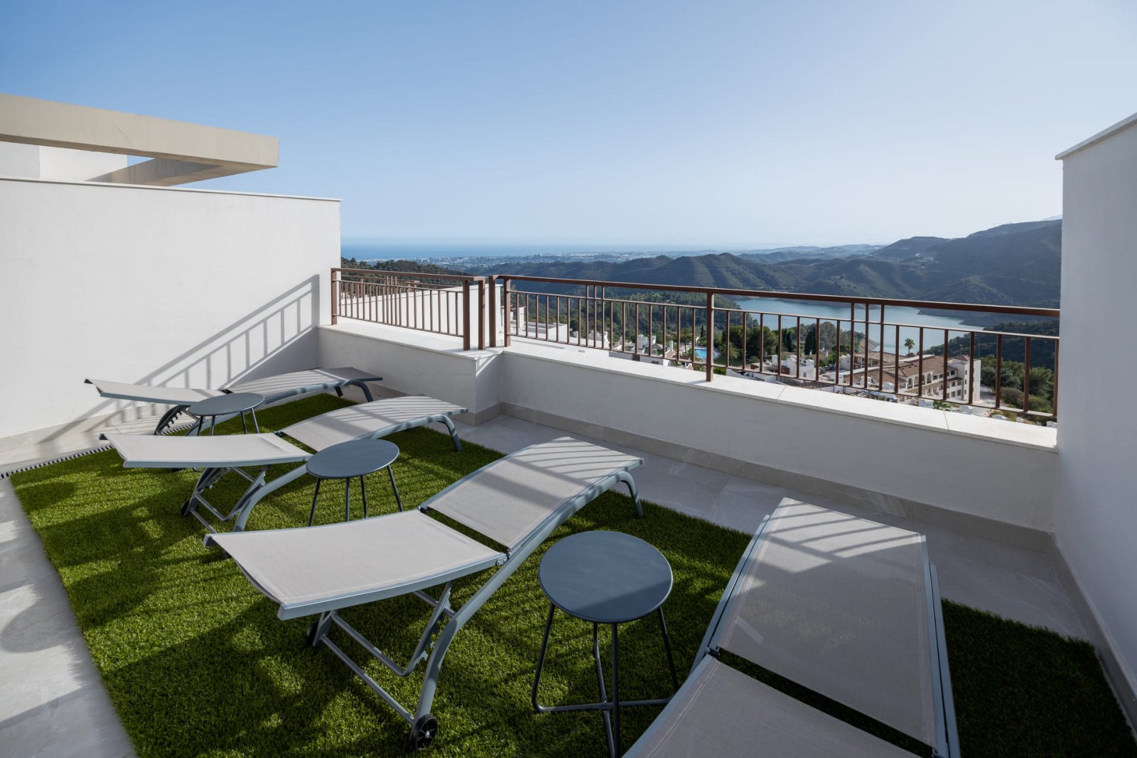 Elegant townhouse with sea views, Cerros del Lago