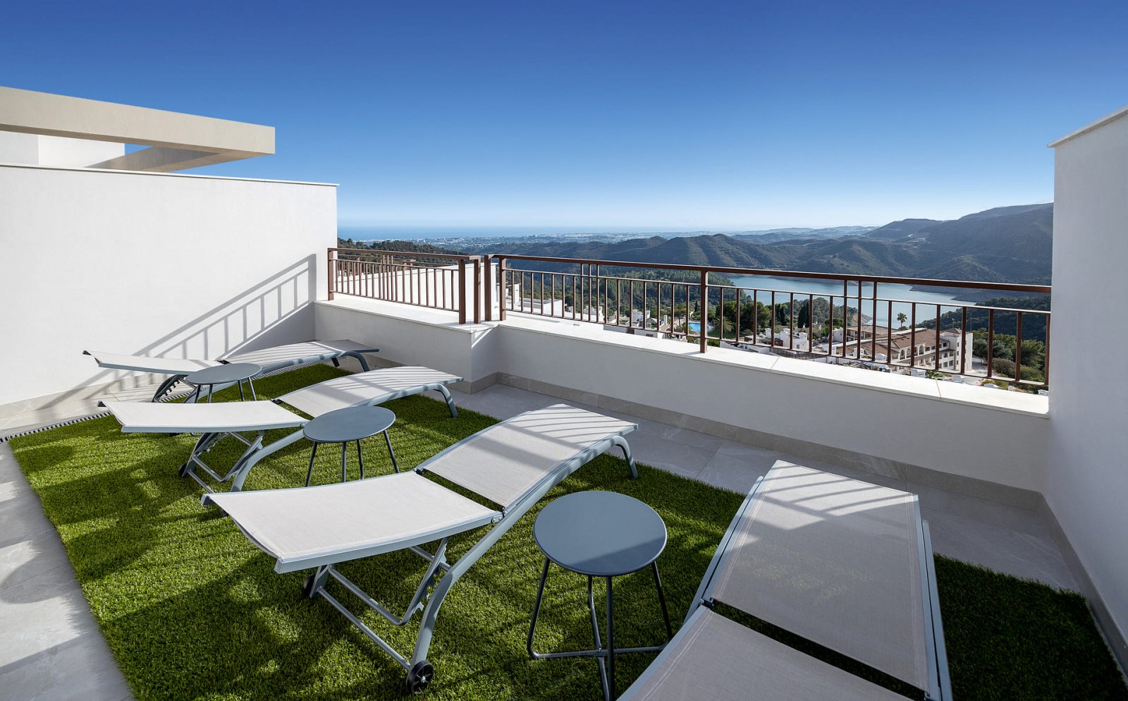 Elegant townhouse with sea views, Cerros del Lago