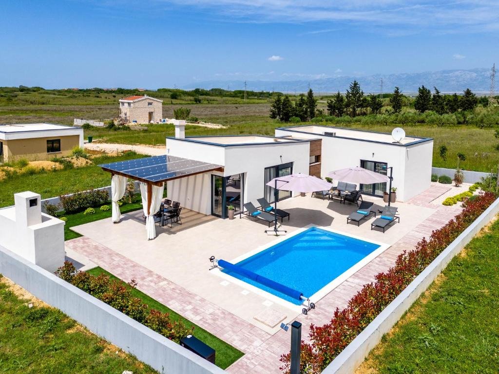 Elegant villa with private pool and established rental, Privlaka, Croatia