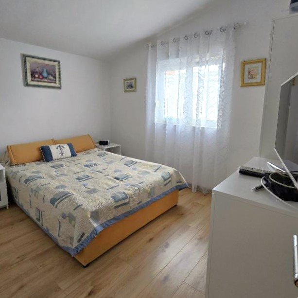 Unique semi-detached house with sea view and promenade Jadro island Vir