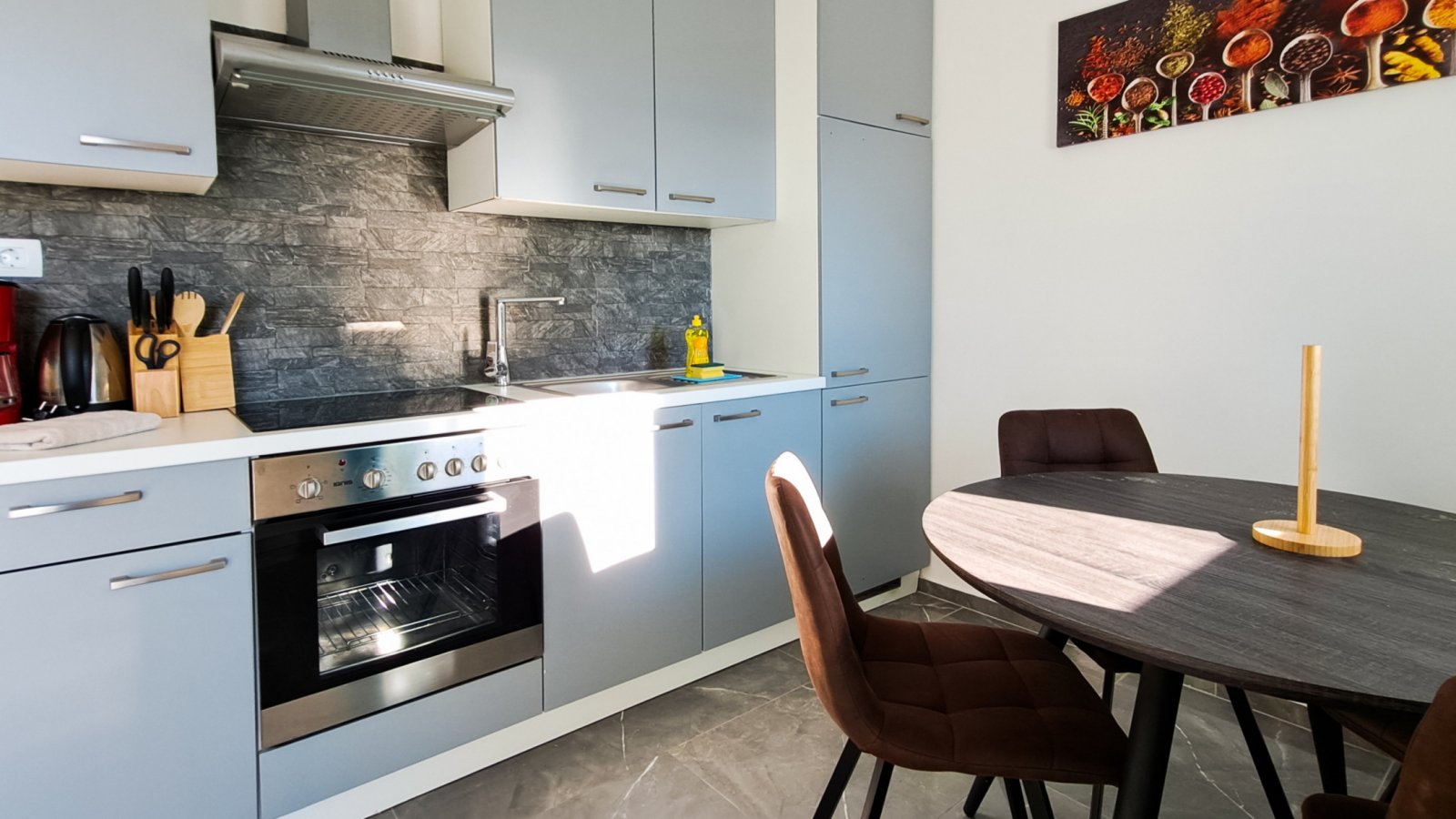 Two sunny apartments with direct beach access and garden on the island of Vir