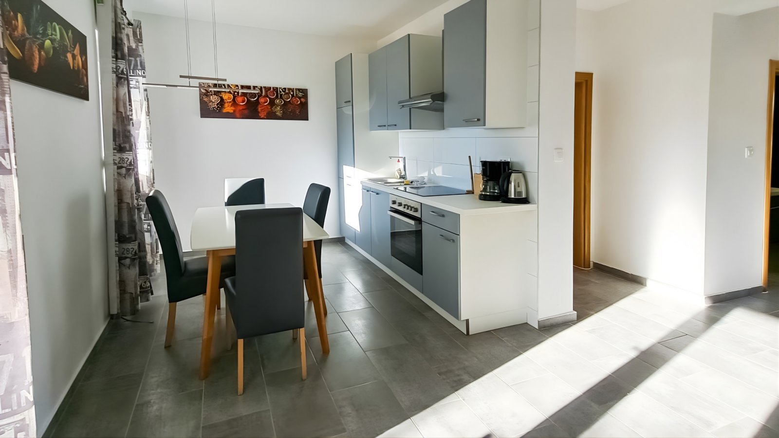 Two sunny apartments with direct beach access and garden on the island of Vir