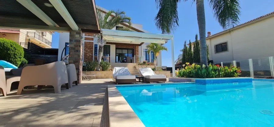 Ayios Athanasios: Detached Villa in Ayios Athanasios, Limassol 