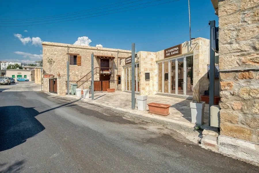 Mesa Chorio: Buildings in Mesa Chorio, Paphos Mesa Chorio: Buildings in Mesa Chorio, Paphos
