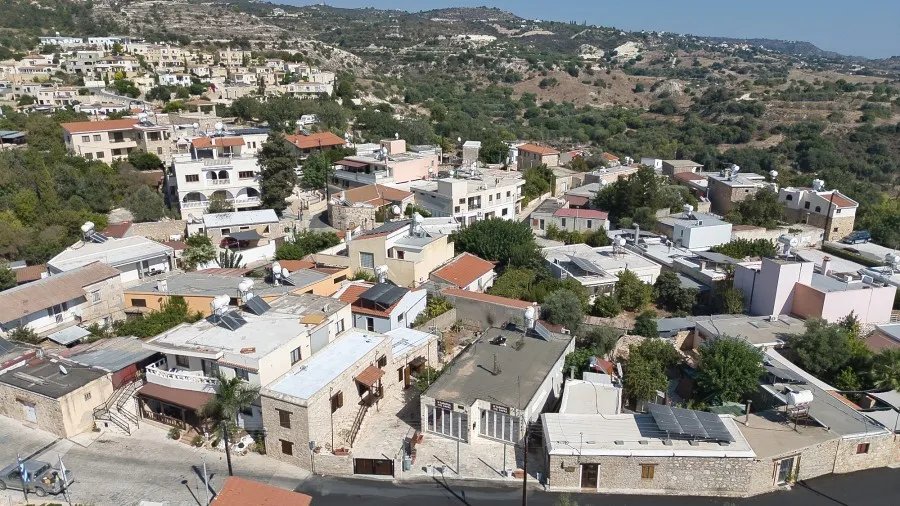 Buildings in Mesa Chorio, Paphos