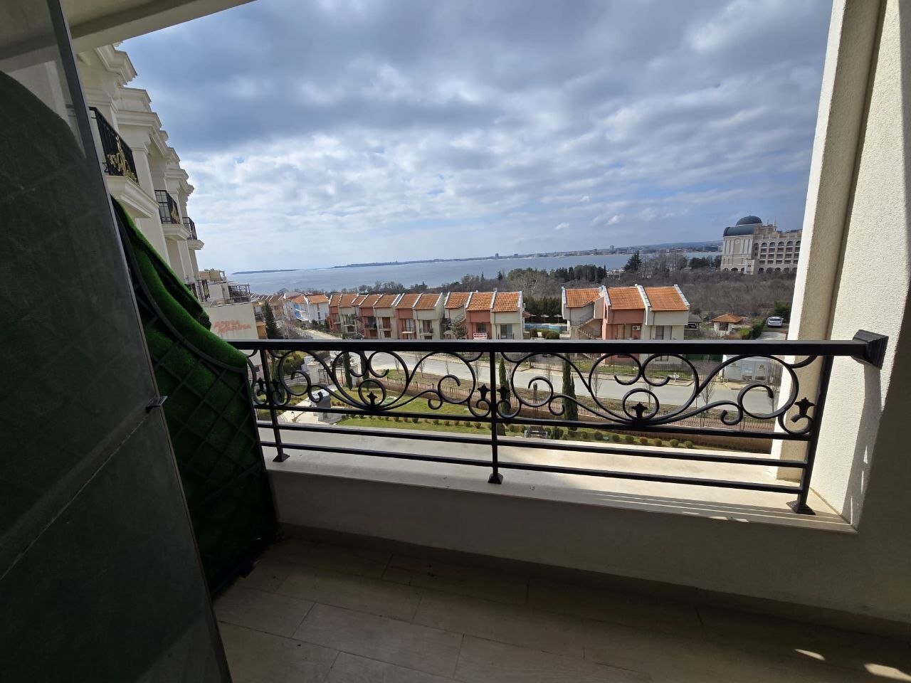3-room apartment with 2 bedrooms and sea view in the Romance Paris complex, Sveti Vlas, Bulgaria
