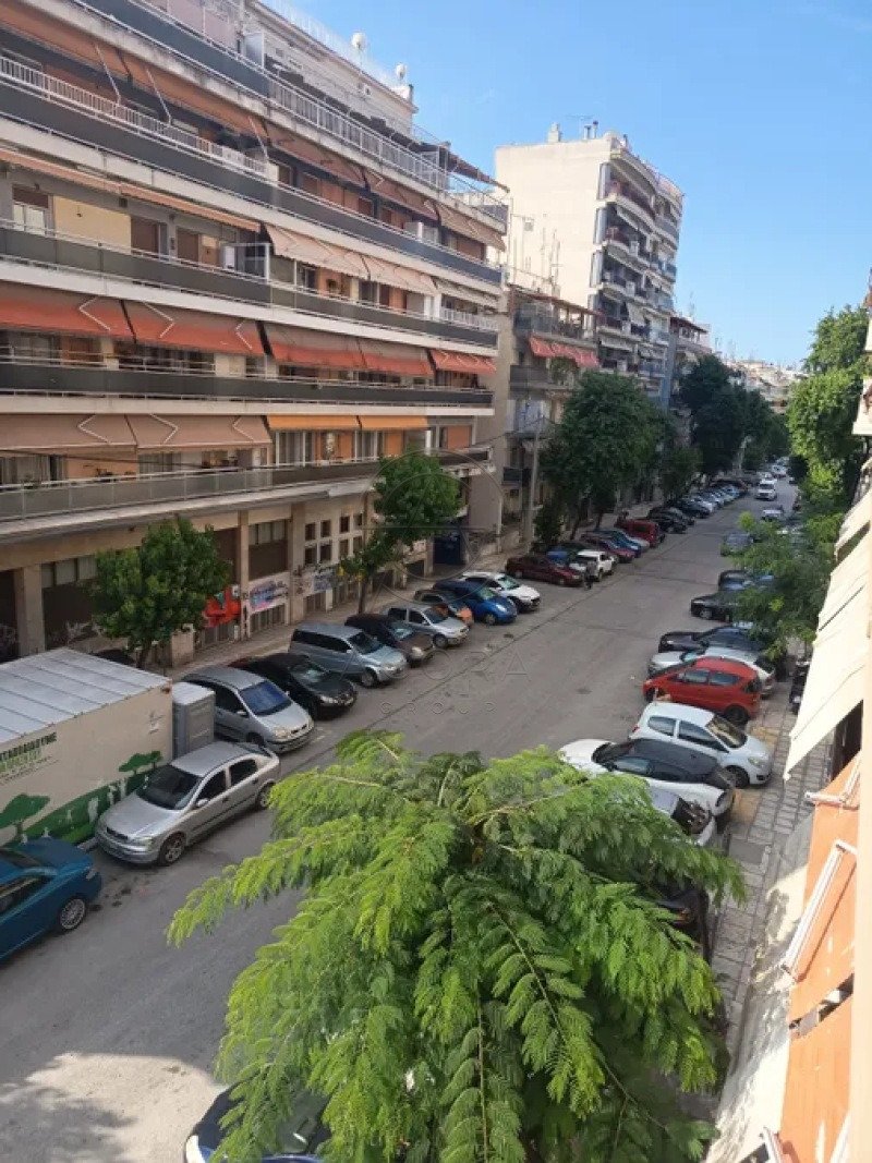 Furnished 1-bedroom apartment, 49 m², 300 m from the sea, near the metro, Thessaloniki