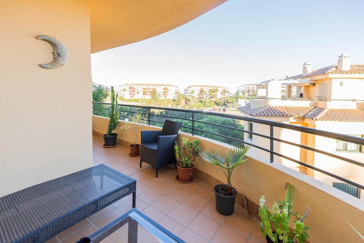 Helle Kapitalanlagewohnung mit Mietern, Terrasse und Pool, Riviera del Sol, Spanien