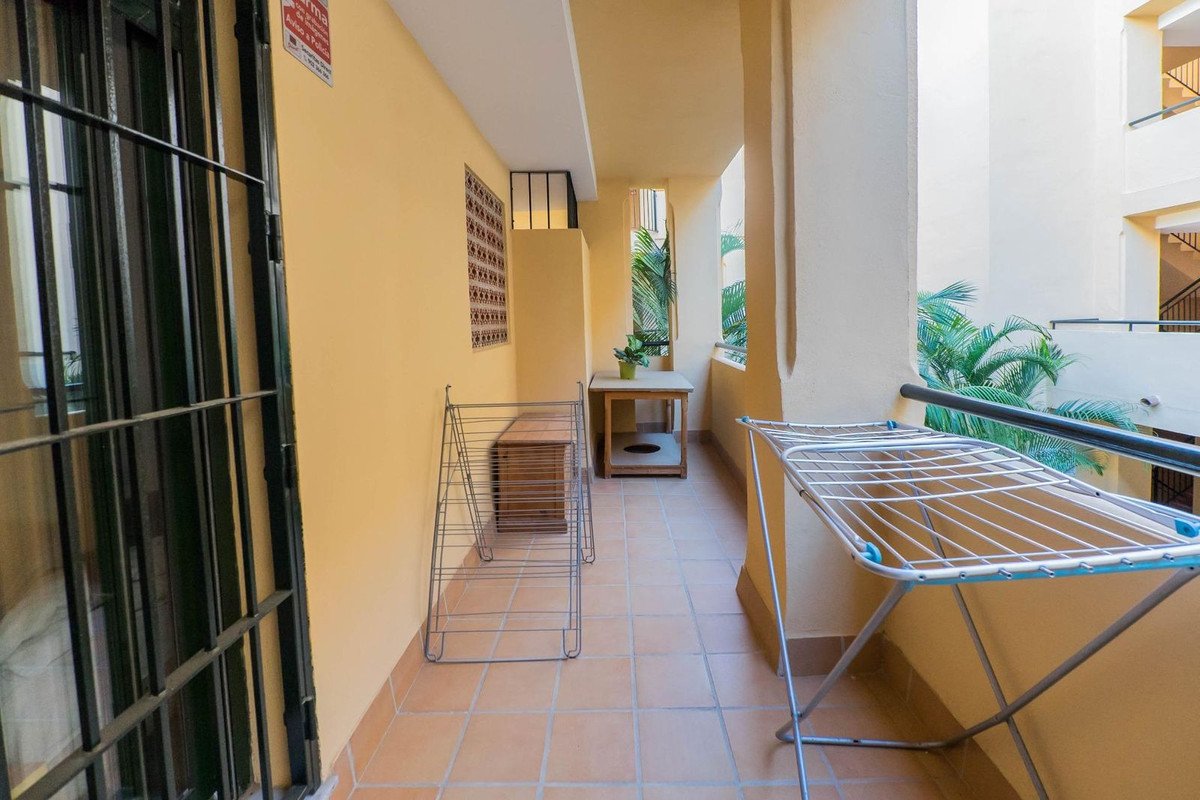 Helle Kapitalanlagewohnung mit Mietern, Terrasse und Pool, Riviera del Sol, Spanien