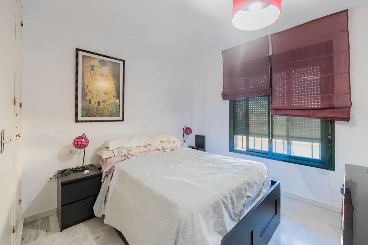 Helle Kapitalanlagewohnung mit Mietern, Terrasse und Pool, Riviera del Sol, Spanien