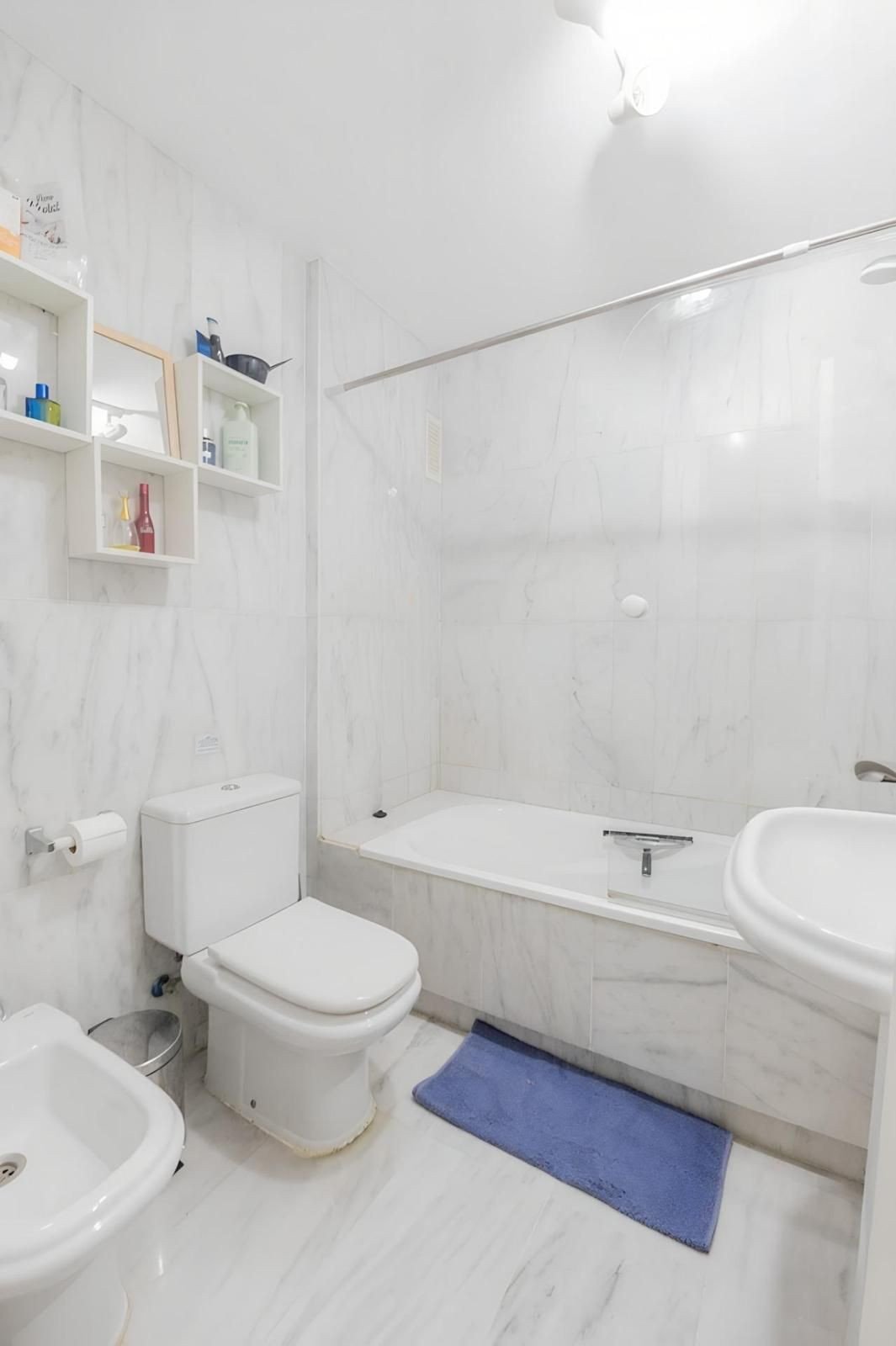Helle Kapitalanlagewohnung mit Mietern, Terrasse und Pool, Riviera del Sol, Spanien
