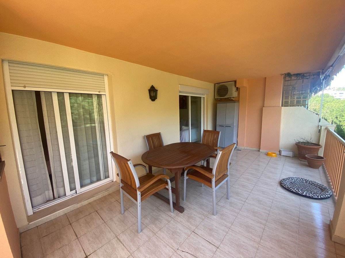Helle Eckwohnung mit 22 m² Terrasse und Swimmingpool in Strandnähe, Calahonda, Spanien