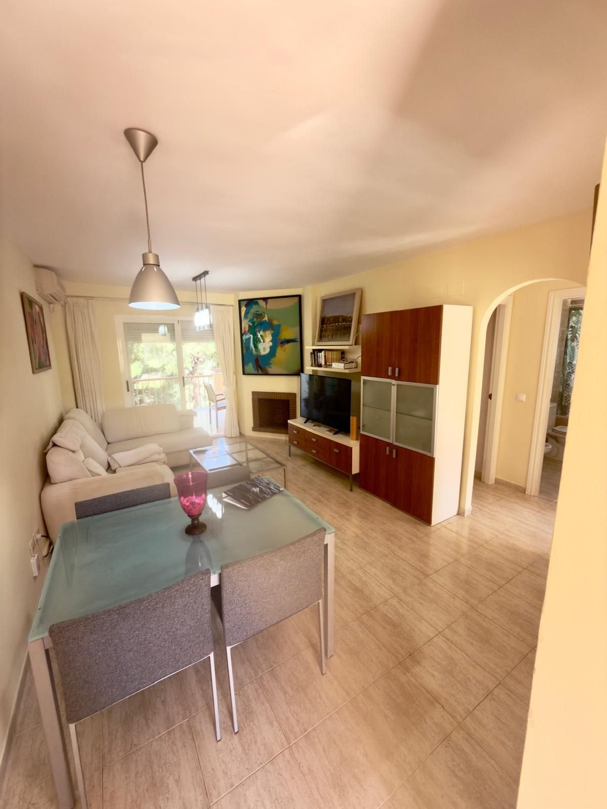 Helle Eckwohnung mit 22 m² Terrasse und Swimmingpool in Strandnähe, Calahonda, Spanien