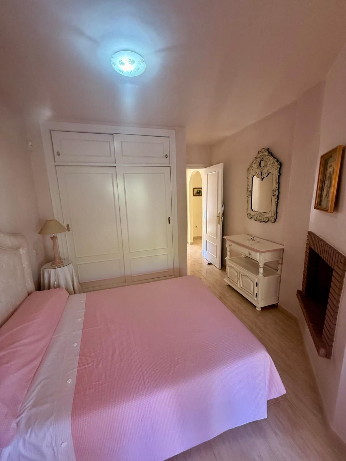 Helle Eckwohnung mit 22 m² Terrasse und Swimmingpool in Strandnähe, Calahonda, Spanien