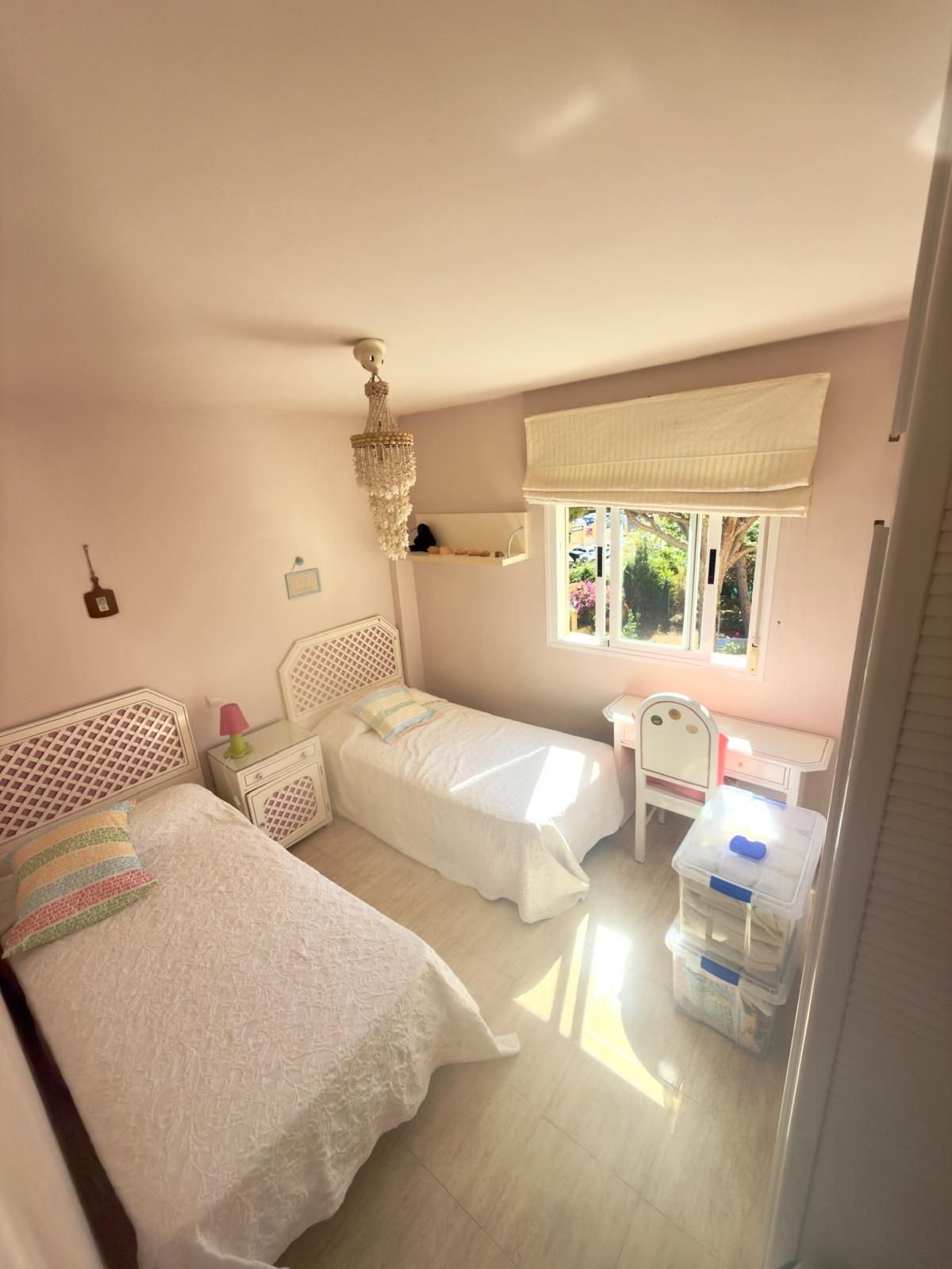 Helle Eckwohnung mit 22 m² Terrasse und Swimmingpool in Strandnähe, Calahonda, Spanien