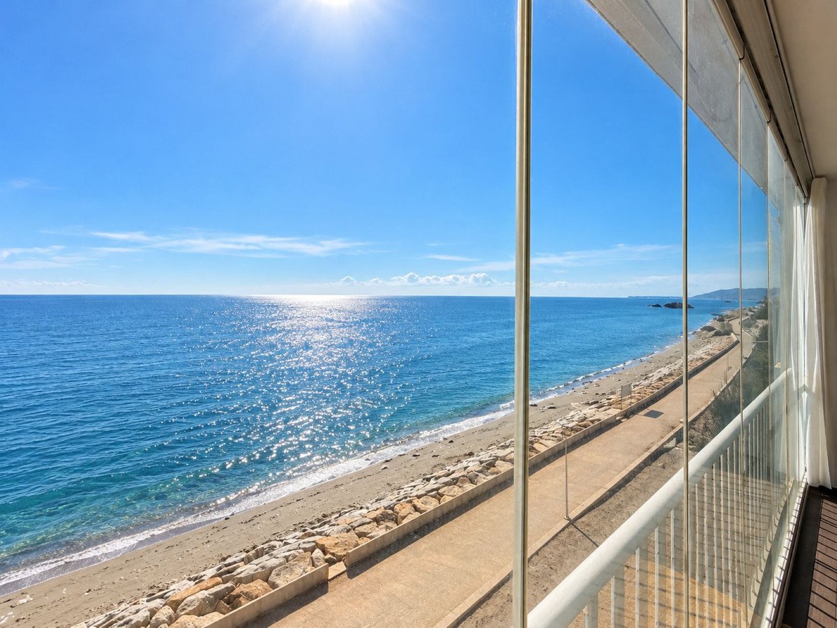 Renovated beachfront apartment with tourist license and sea views, Estepona, Spain