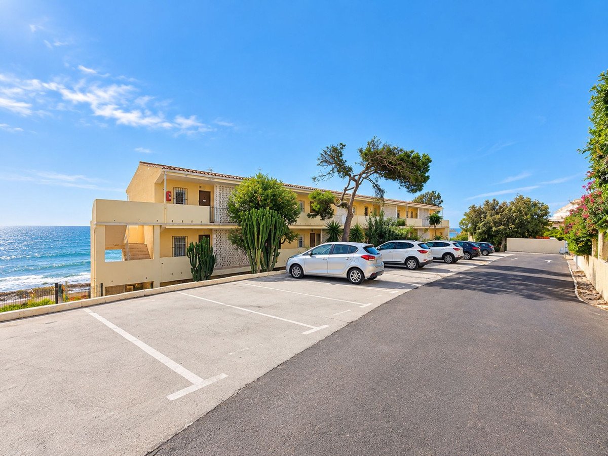 Renovated beachfront apartment with tourist license and sea views, Estepona, Spain
