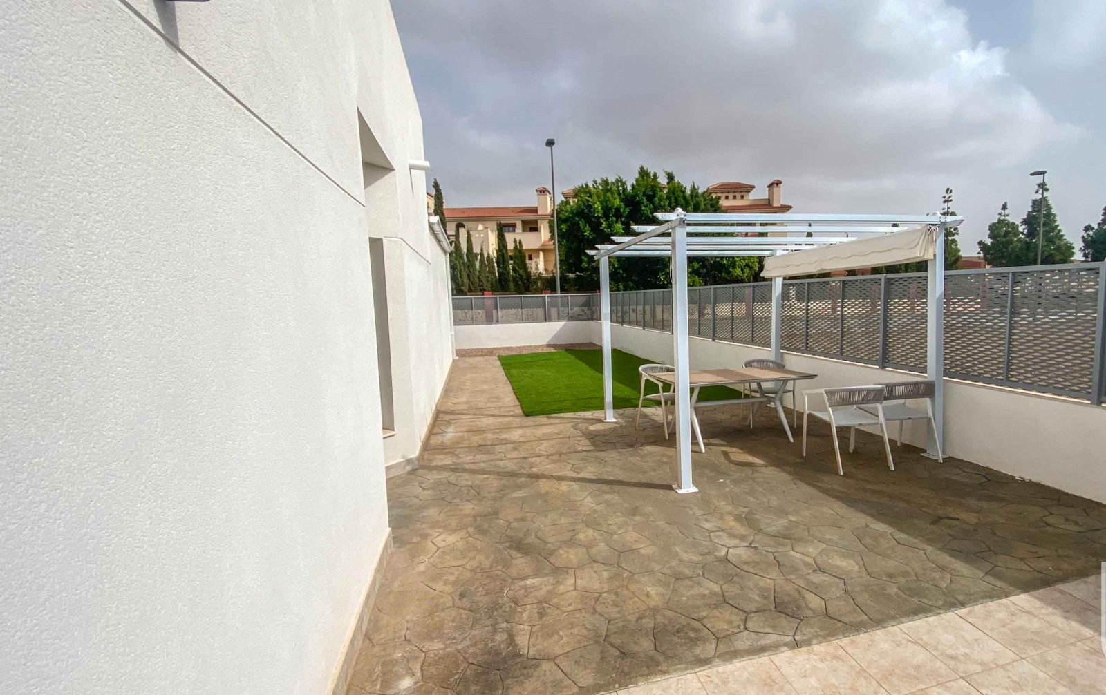 Modern townhouses with private pool 1 km from the sea, Los Alcázares