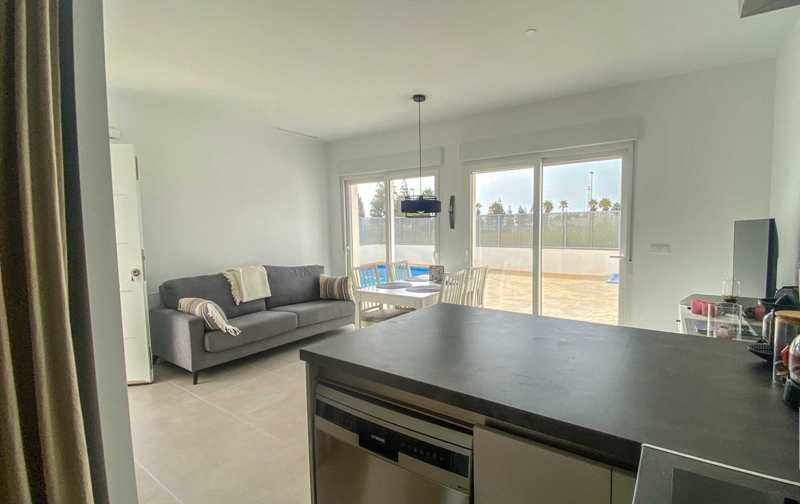 Modern townhouses with private pool 1 km from the sea, Los Alcázares