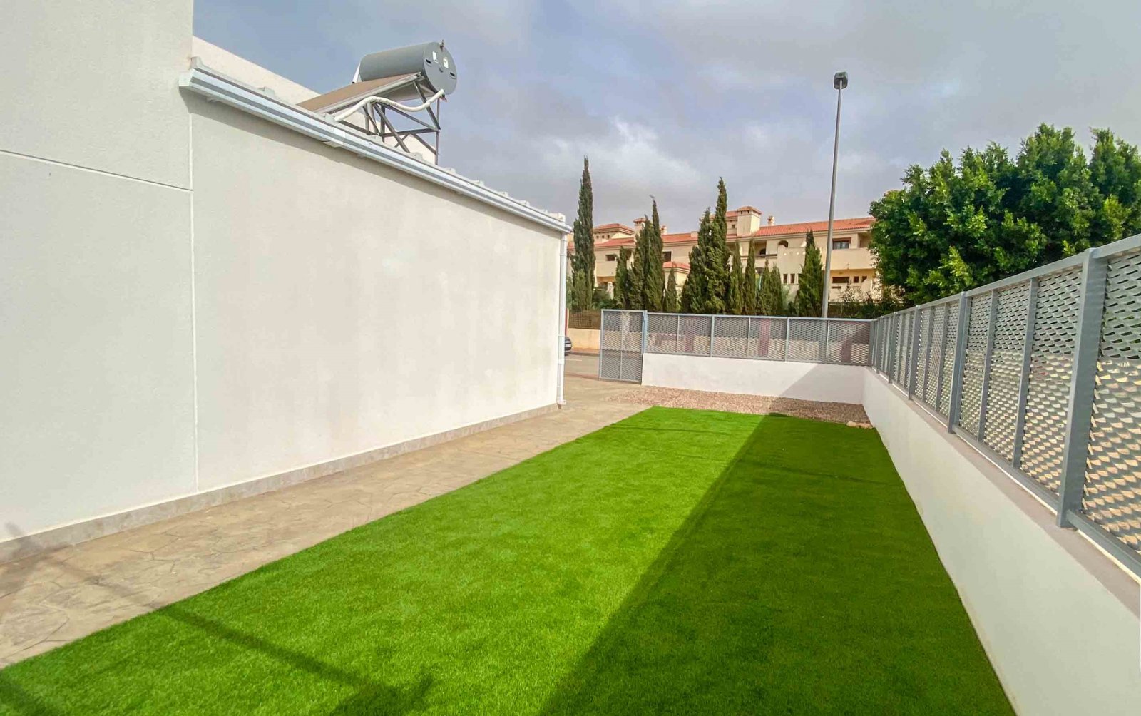 Modern townhouses with private pool 1 km from the sea, Los Alcázares
