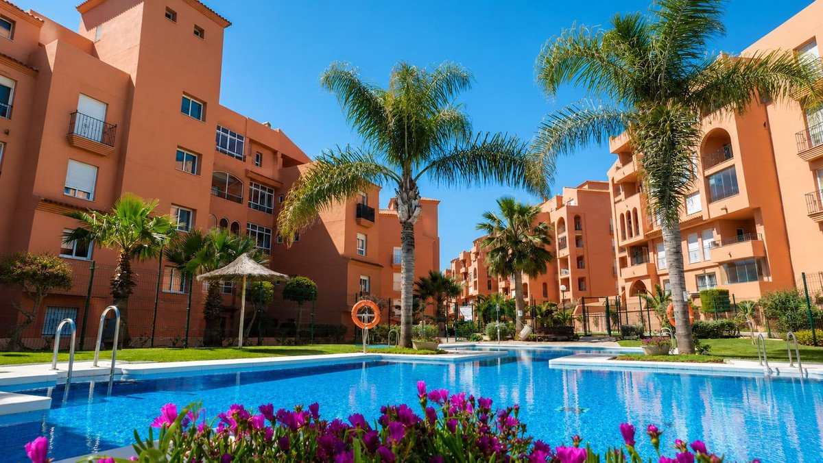 Penthouse mit 46 m² großer Terrasse und Panoramablick auf das Meer in der Nähe des Golfplatzes, Manilva, Spanien