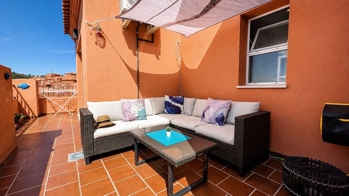 Penthouse mit 46 m² großer Terrasse und Panoramablick auf das Meer in der Nähe des Golfplatzes, Manilva, Spanien
