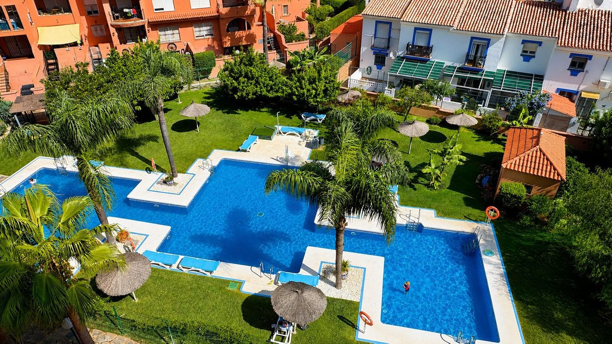 Penthouse mit 46 m² großer Terrasse und Panoramablick auf das Meer in der Nähe des Golfplatzes, Manilva, Spanien
