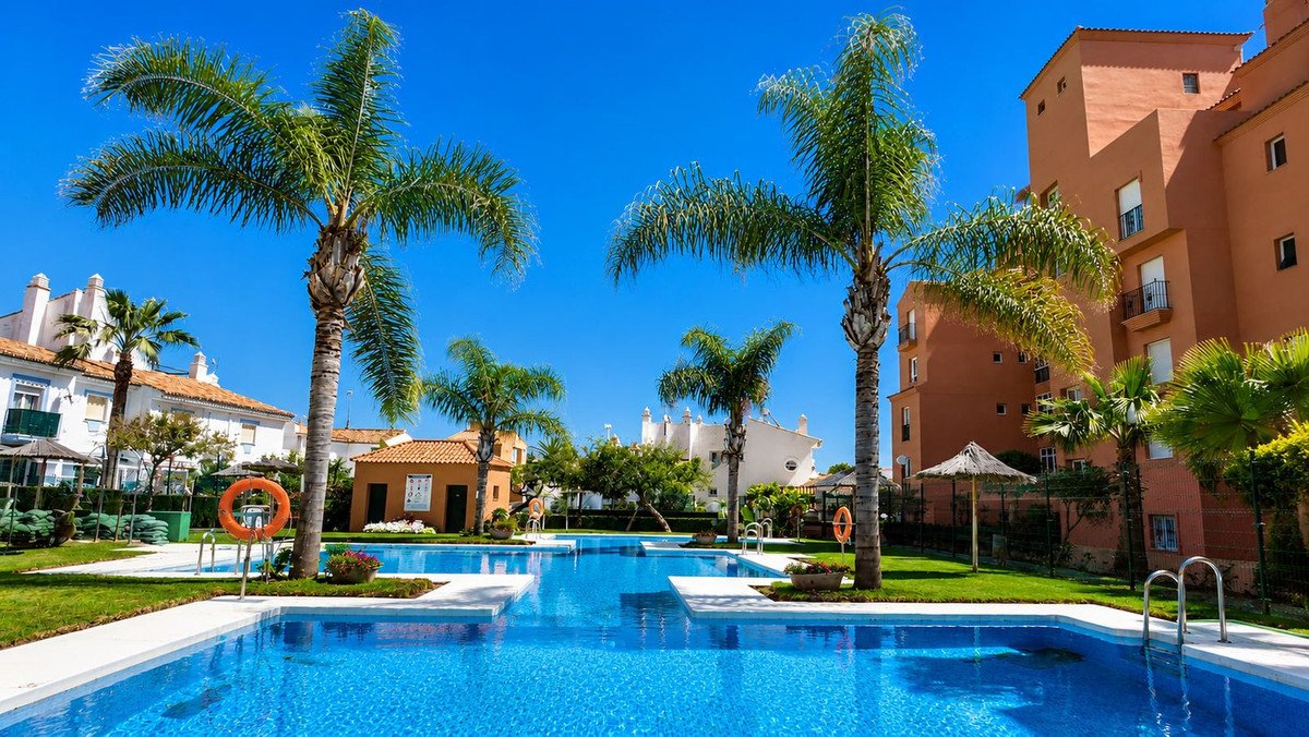 Penthouse mit 46 m² großer Terrasse und Panoramablick auf das Meer in der Nähe des Golfplatzes, Manilva, Spanien
