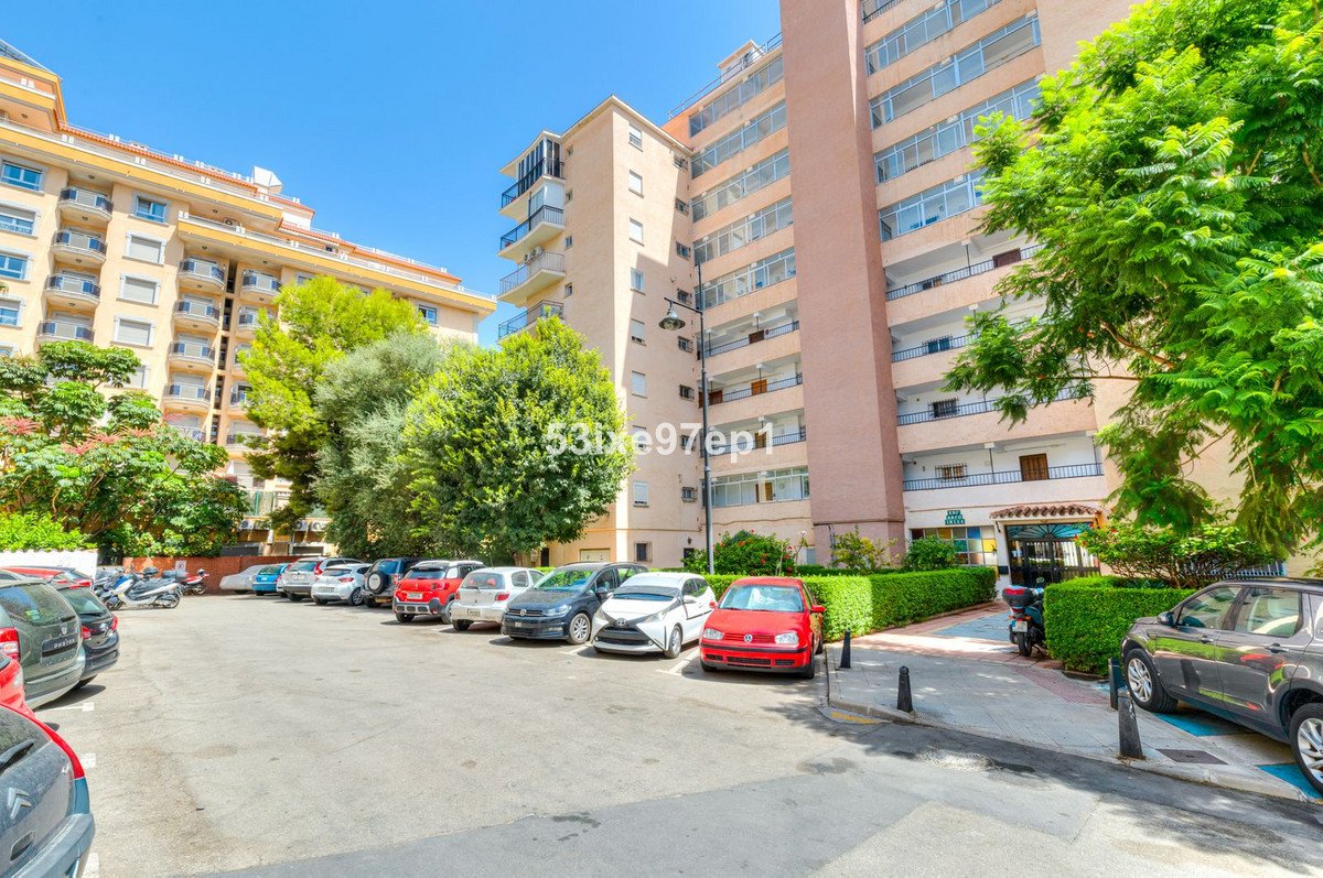 Completely renovated top floor apartment with sea views, Fuengirola, Spain