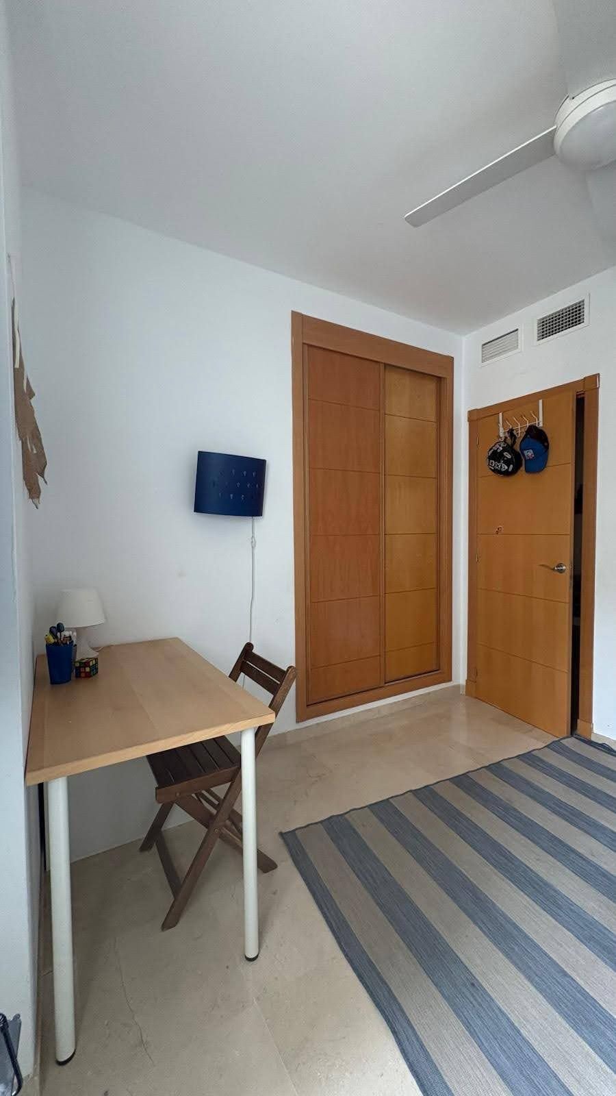 Apartment mit überdachter Terrasse (25 m²), zwei Garagenstellplätzen und Meerblick, Benalmádena, Spanien