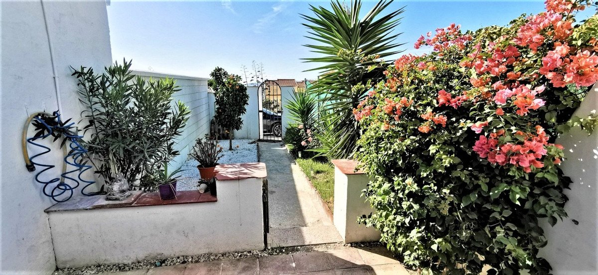 Renoviertes Stadthaus mit Garten und Blick auf Gibraltar, Estepona, Spanien