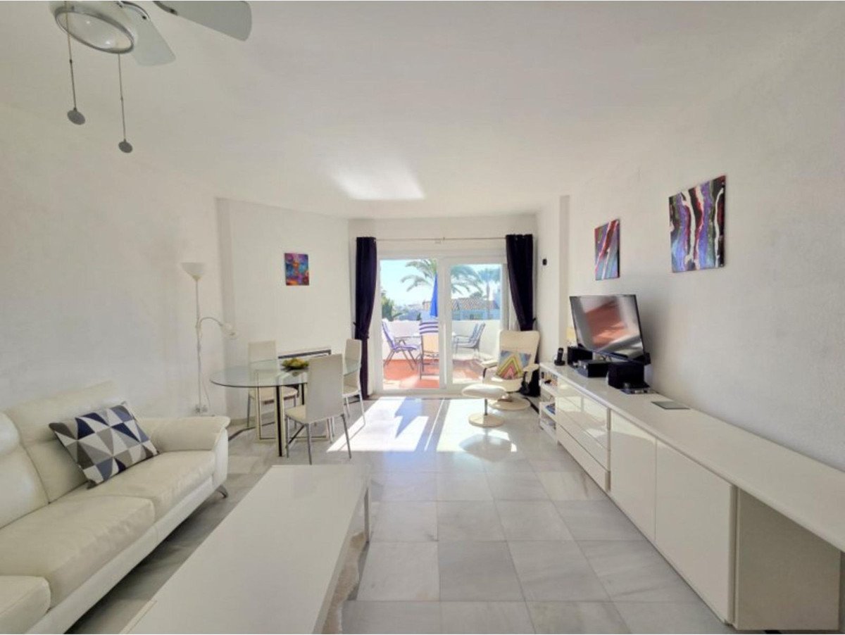 Drei-Zimmer-Wohnung mit 20 m² Terrasse in der Nähe von Duquesa Marina, Manilva, Spanien
