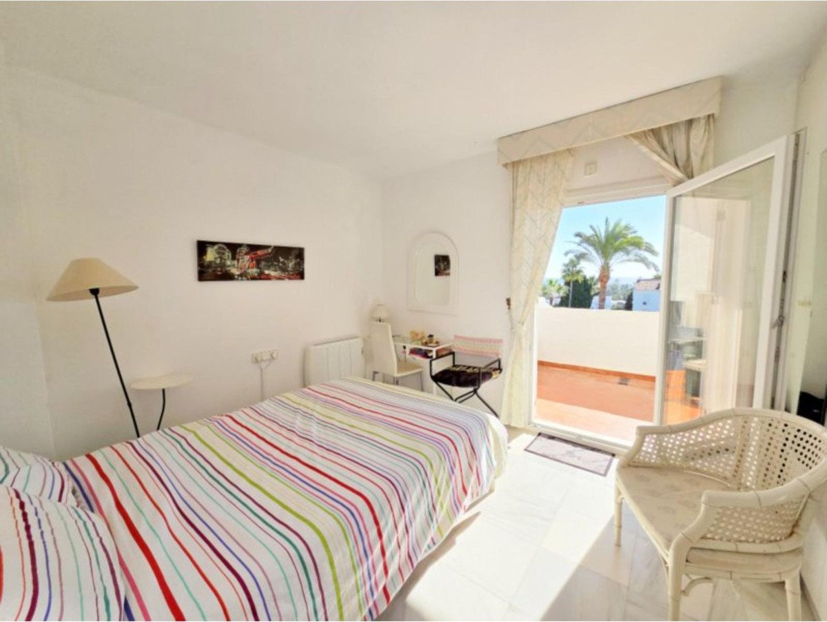 Drei-Zimmer-Wohnung mit 20 m² Terrasse in der Nähe von Duquesa Marina, Manilva, Spanien