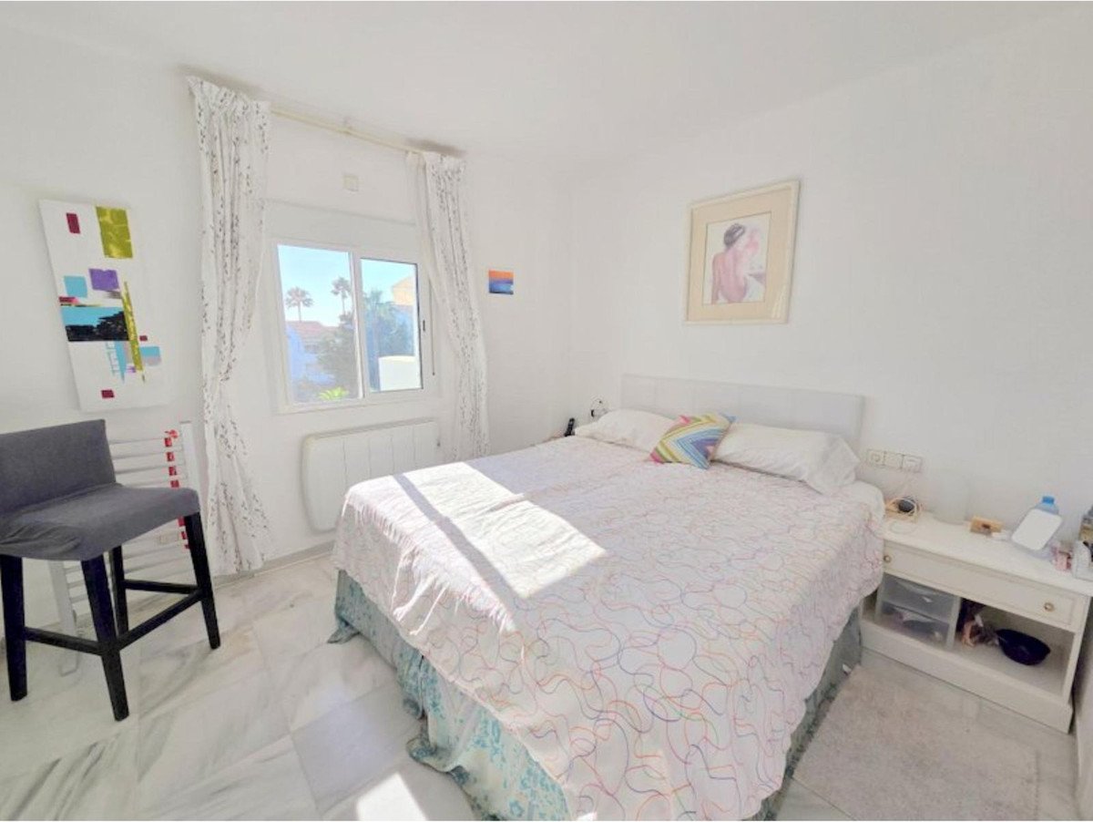 Drei-Zimmer-Wohnung mit 20 m² Terrasse in der Nähe von Duquesa Marina, Manilva, Spanien