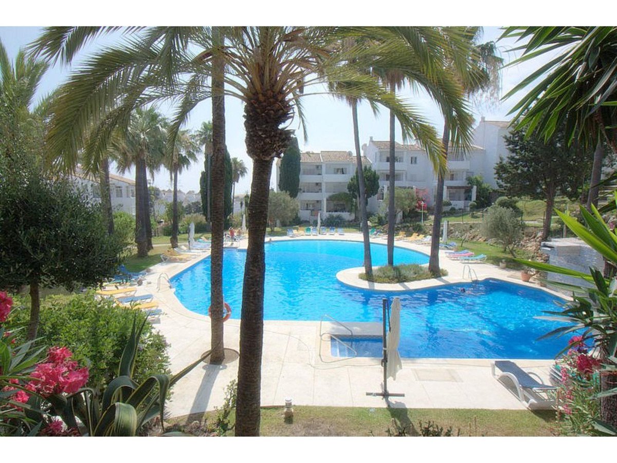 Drei-Zimmer-Wohnung mit 20 m² Terrasse in der Nähe von Duquesa Marina, Manilva, Spanien