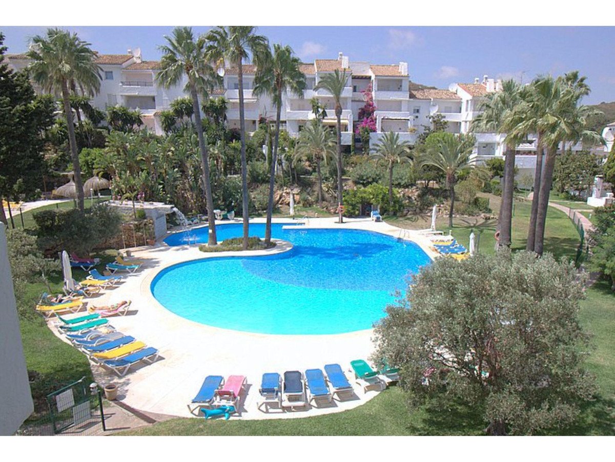 Drei-Zimmer-Wohnung mit 20 m² Terrasse in der Nähe von Duquesa Marina, Manilva, Spanien