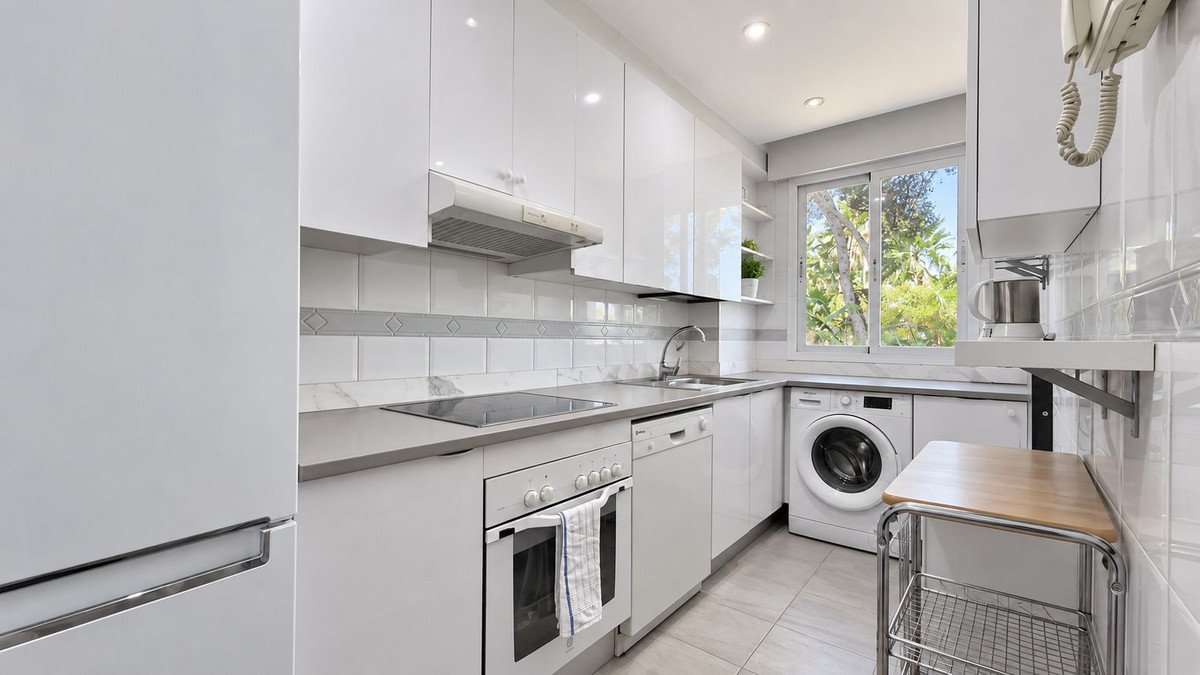 Two-bathroom apartment near Puerto Banús, Marbella, Spain