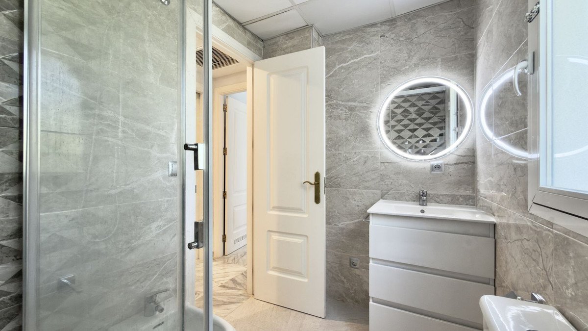Two-bathroom apartment near Puerto Banús, Marbella, Spain
