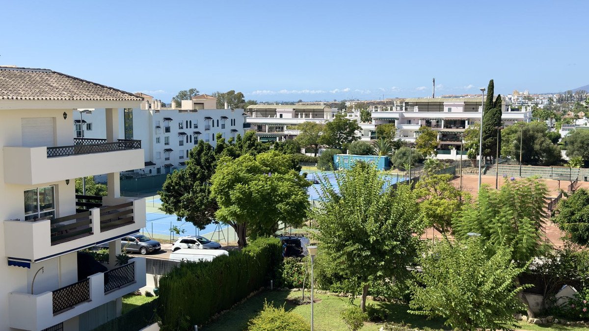 Two-bathroom apartment near Puerto Banús, Marbella, Spain
