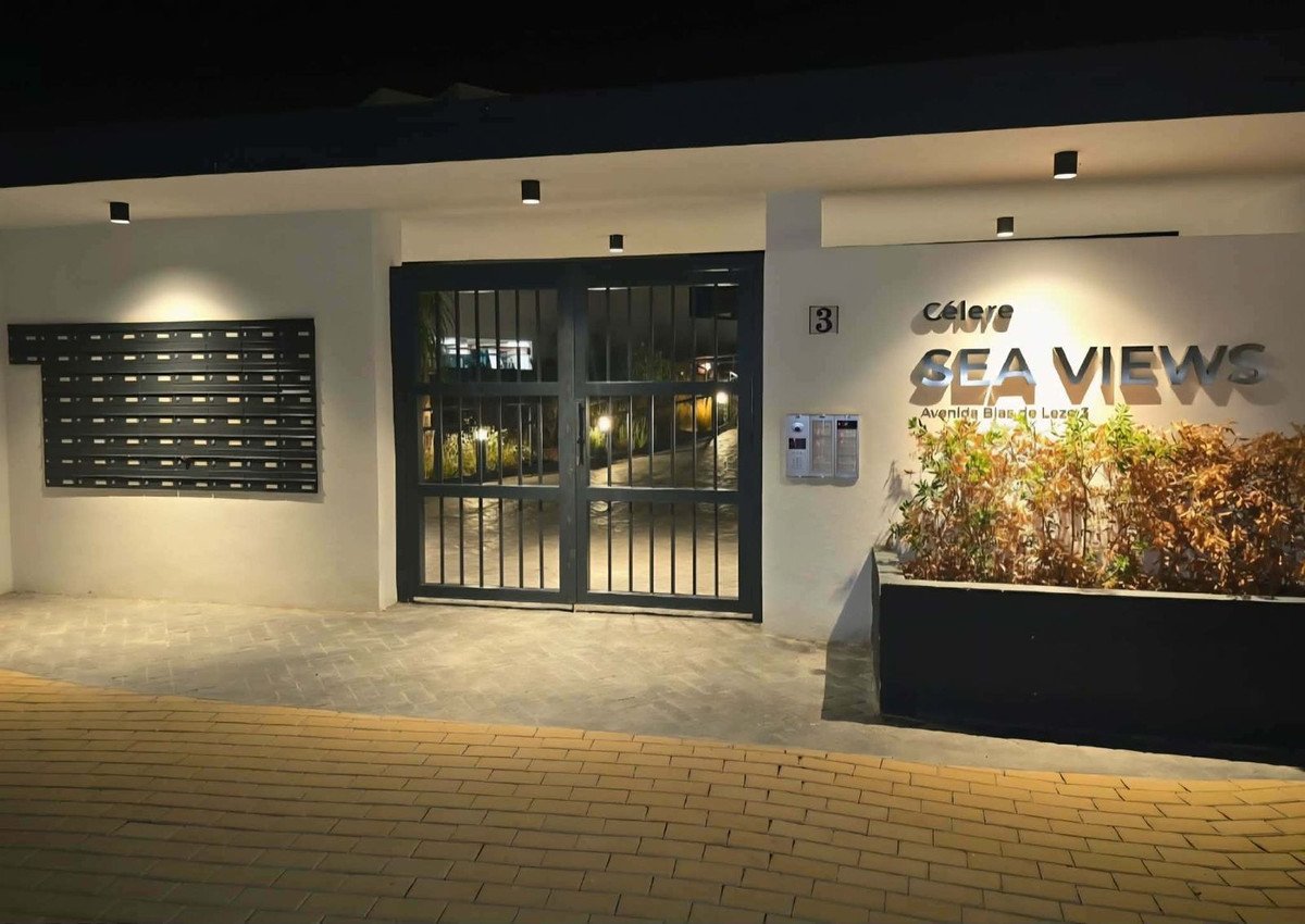 Investment apartment with tourist license from 2024 close to the beach, Estepona, Spain