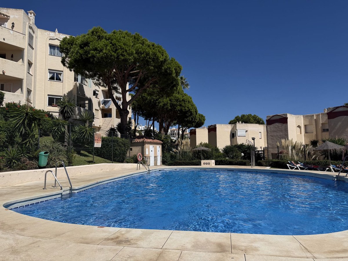 Investment apartment on the top floor with tourist license and sea views, Mijas, Spain